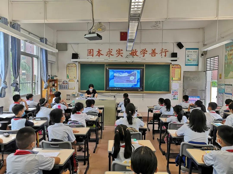 南沙区金业小学开展爱国主义教育第一课.jpg