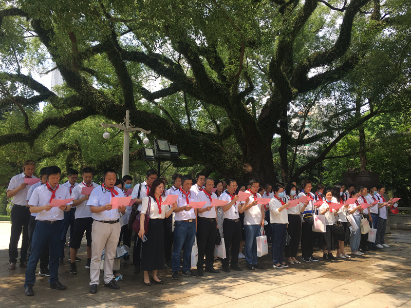 在广州起义烈士陵园、广州起义纪念馆现场学习.jpg