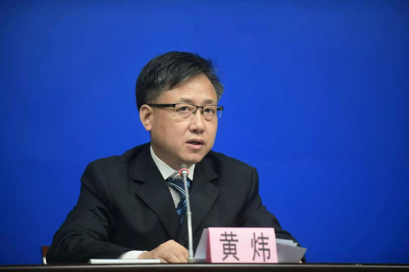 校长黄炜2.jpg